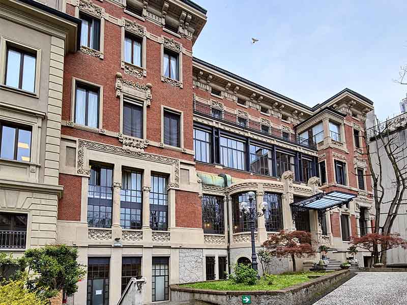 Restauration de la façade du Palazzo Castiglioni en ciment Prompt