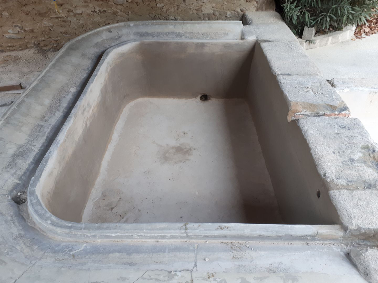 Imperméabilisation d'un lavoir - Ciment Prompt Vicat