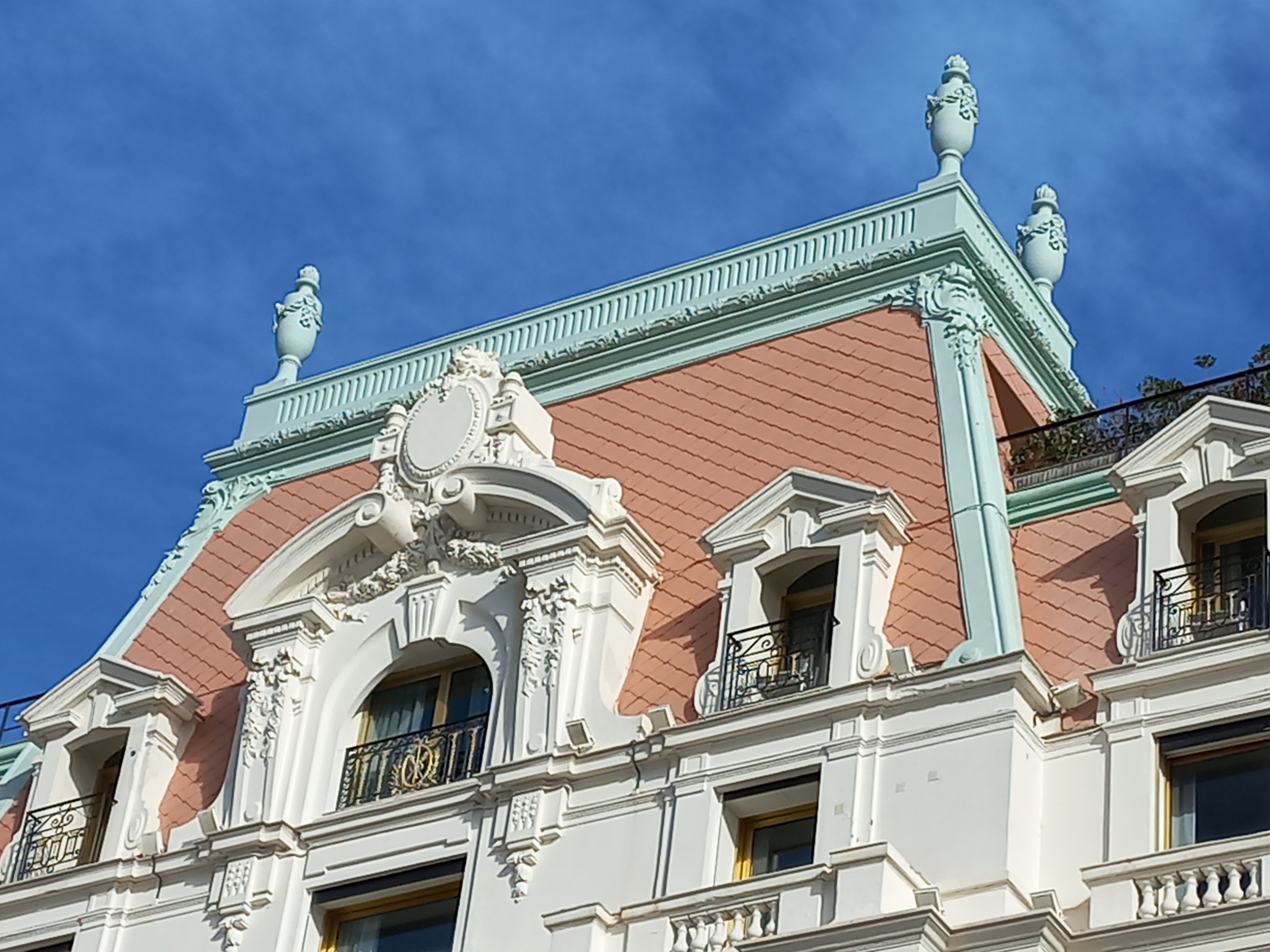 Restoration of a pediment - Negresco hotel, Nice