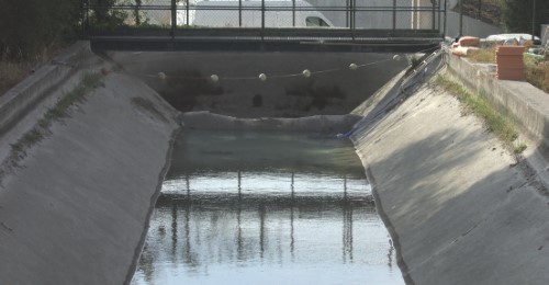 Temporary cofferdam, water retaining barrier