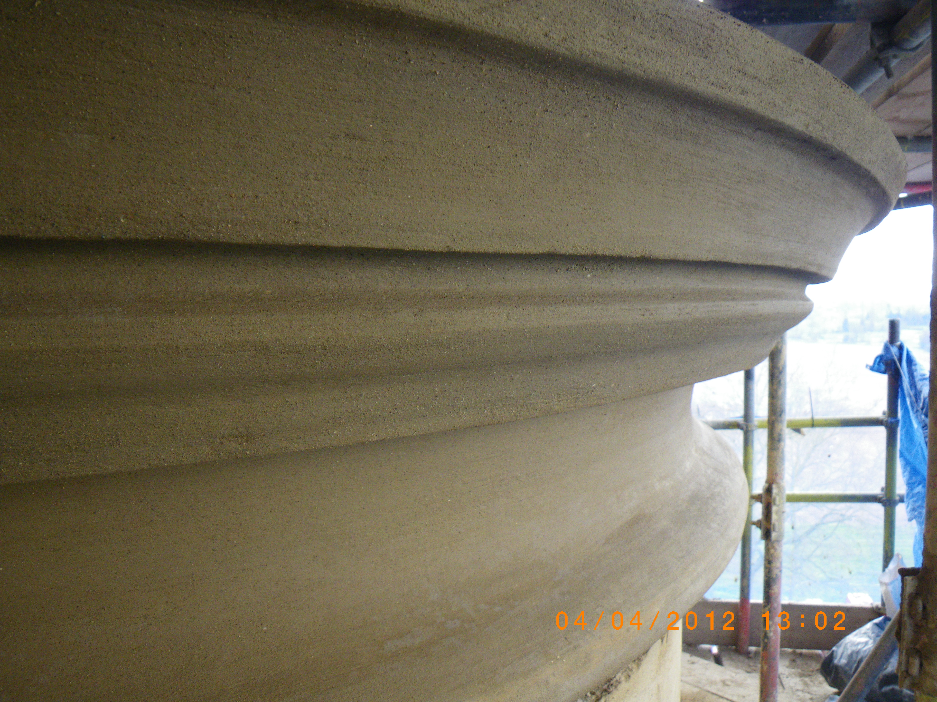 Moldes de una cornisa tirada con plantilla