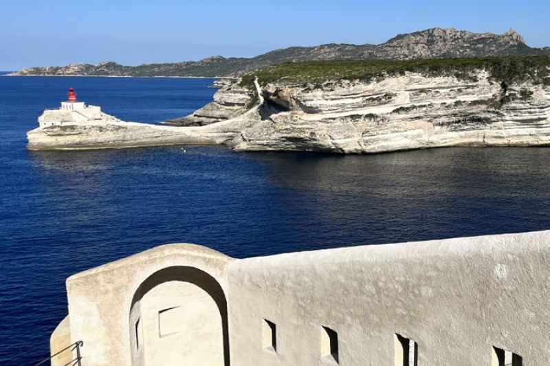 restauration-bonifacio-prompt.jpg