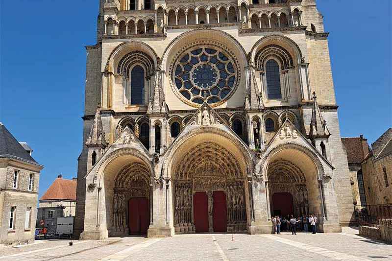 Restauration parvis ciment prompt vicat